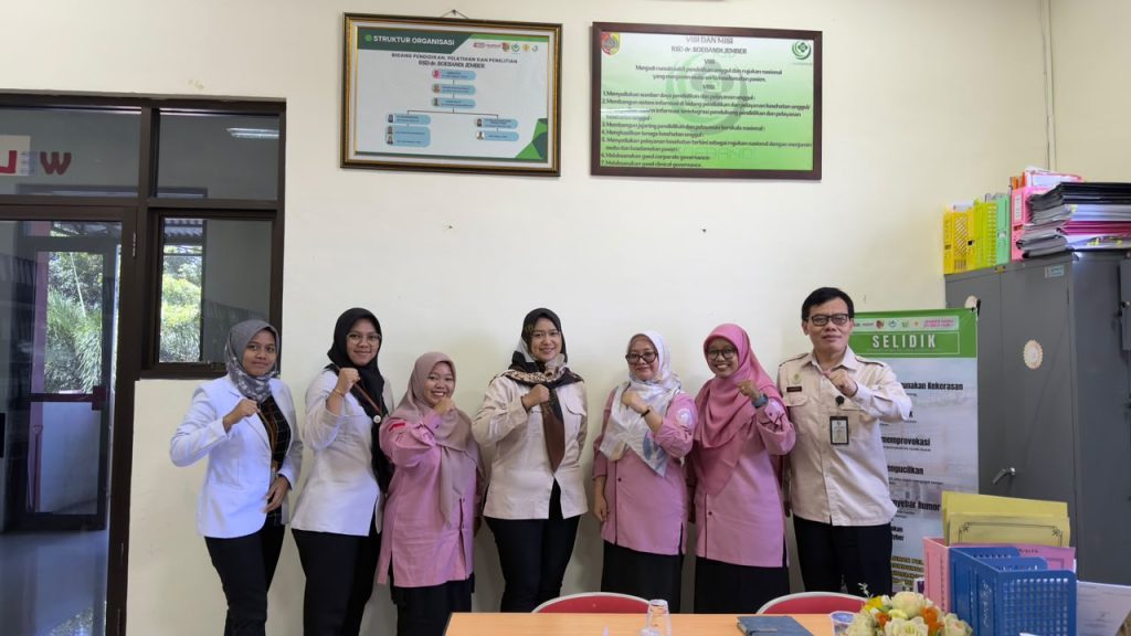 Foto Bersama dengan Manajemen RSUD. dr. Soebandi Jember
